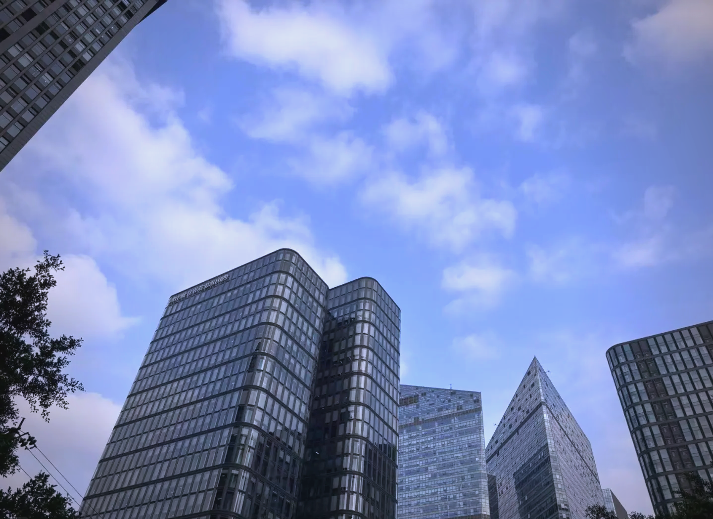 尚纬股份:收到221.2万元与收益相关的政府补助