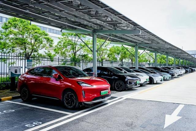 广汽集团：飞行汽车GOVY AirCab进入适航审定阶段 预计2026年实现量产交付