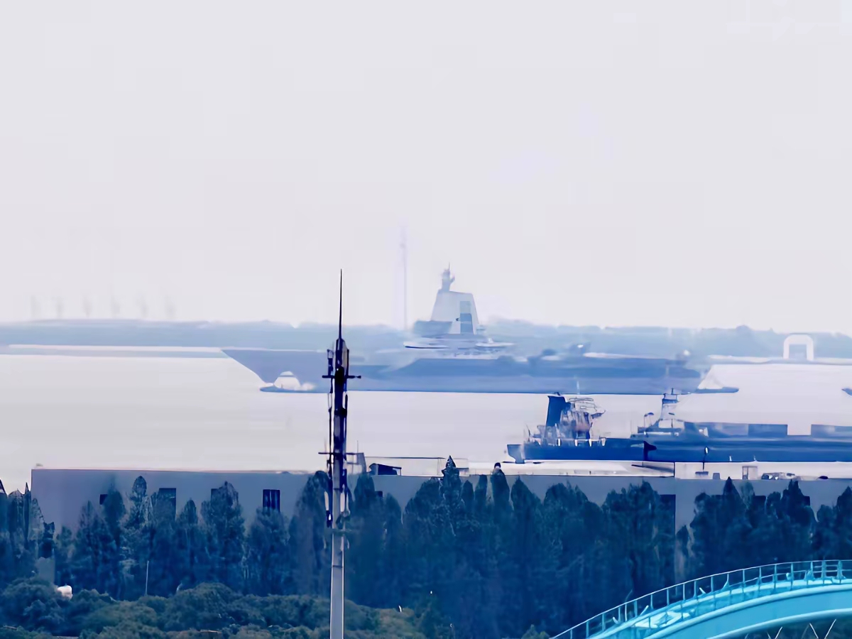 中国首艘专用火箭回收船在海南自贸港完成船舶登记