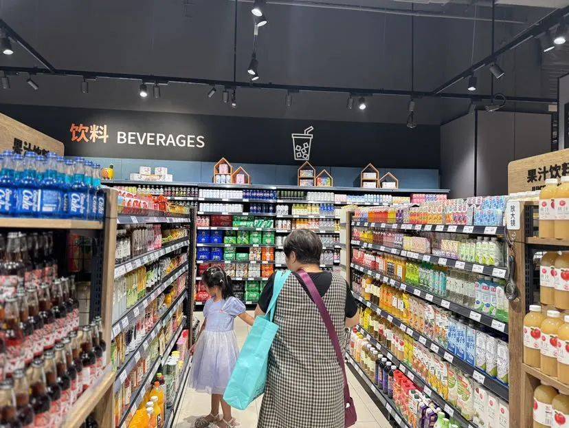 永辉超市西安金桥六路店开业 “胖东来模式”深入社区