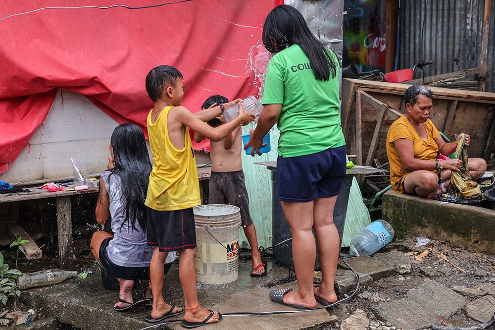 菲律宾南苏里高省东部海域发生5.8级地震
