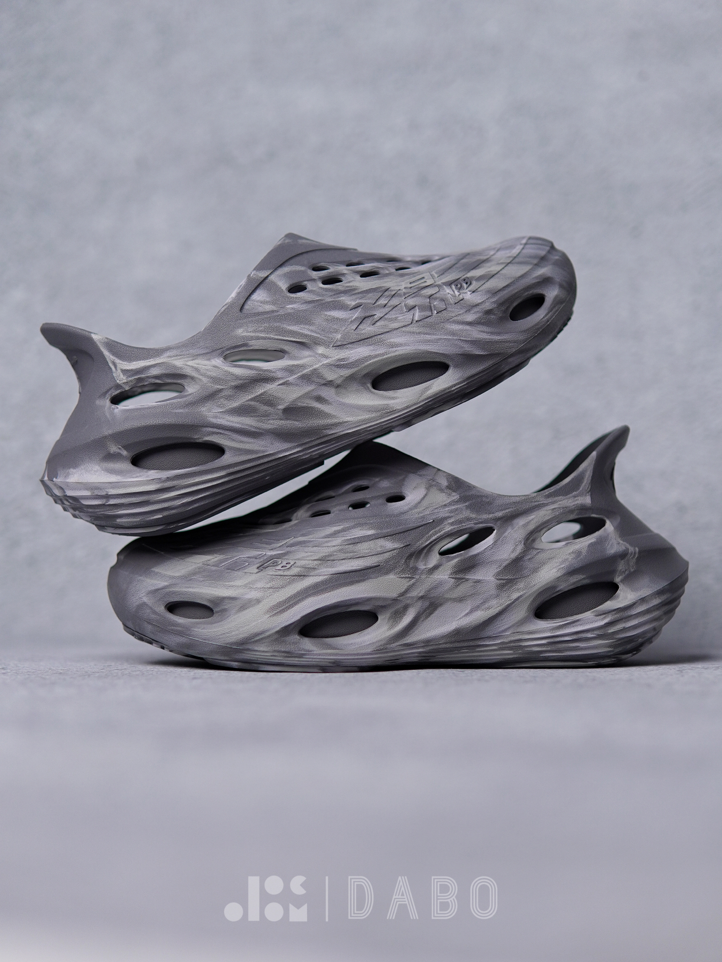 泰兰尼斯高端碳板鞋争议背后：外观专利超八成，部分投诉指向基础工艺