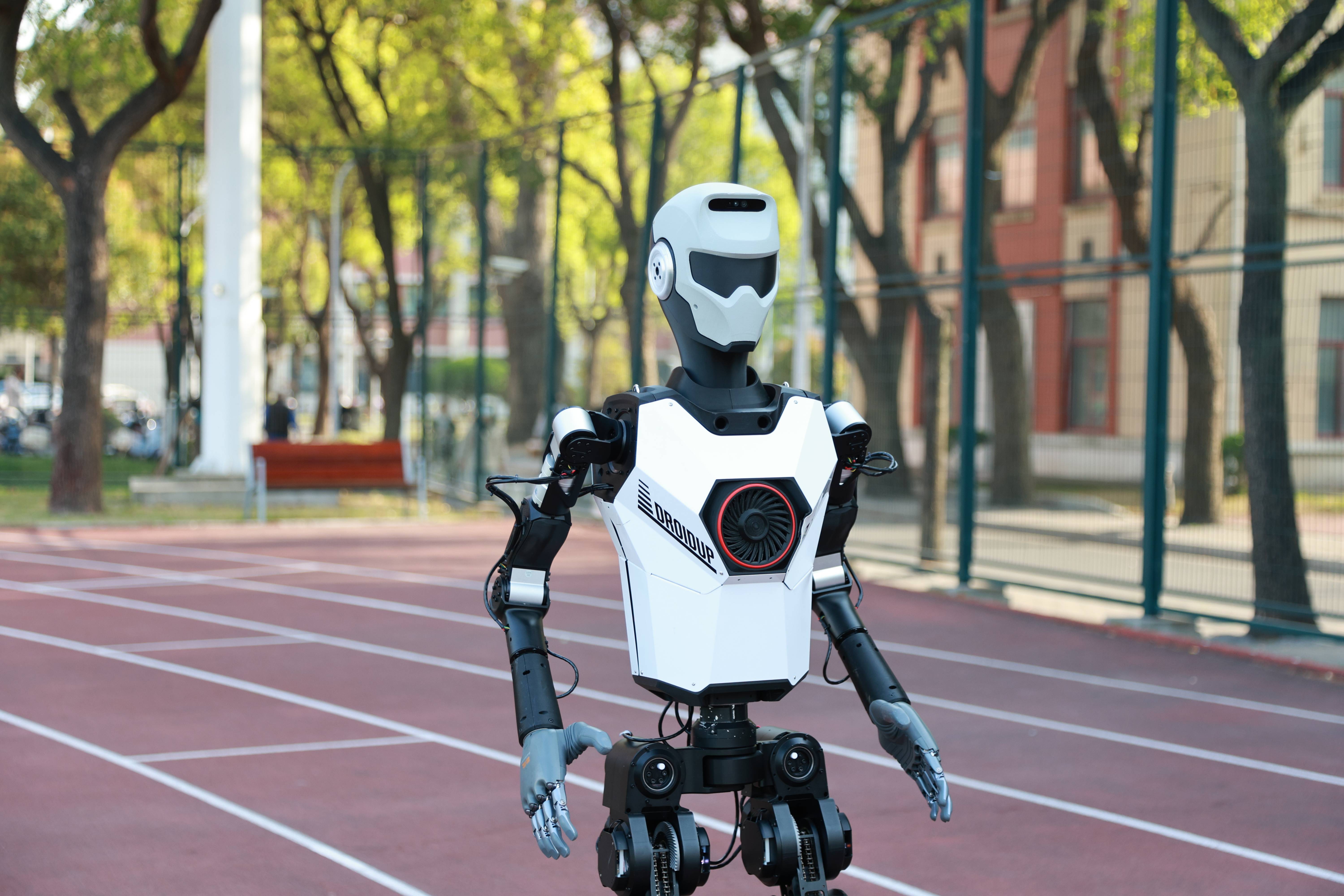 全球首款全身力控小尺寸人形机器人发布