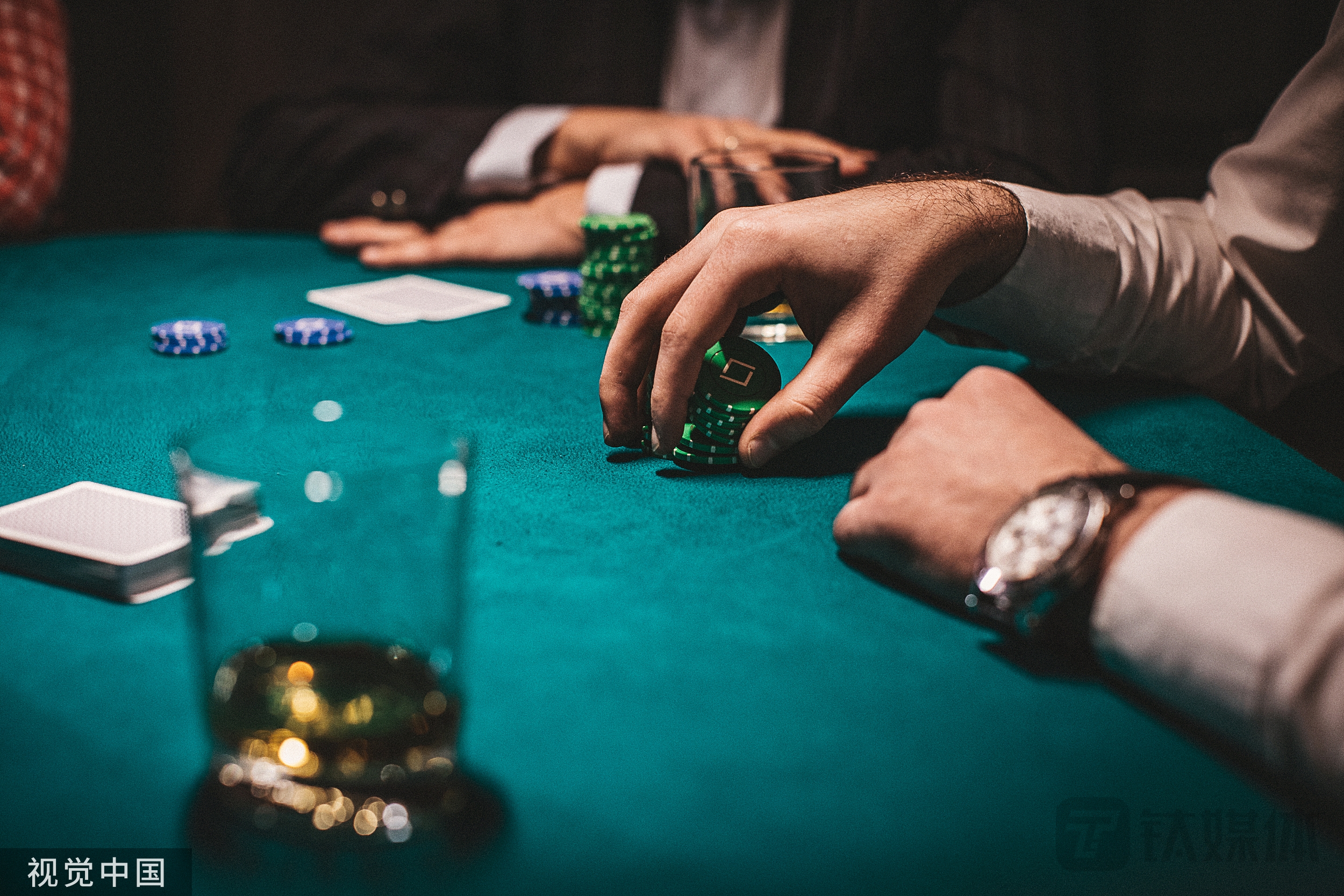 业绩持续严重下滑、资金链承压,京基智农拟跨界控股业绩连亏机器人公司引争议