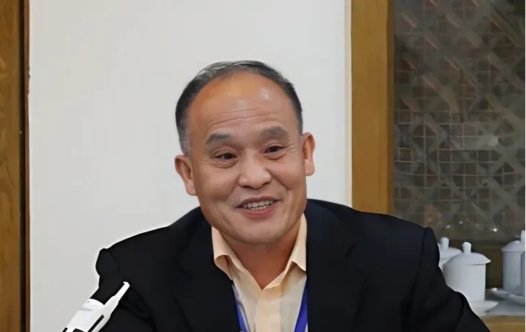 云南回应运动员实名举报：范某某被免职，已对其立案调查