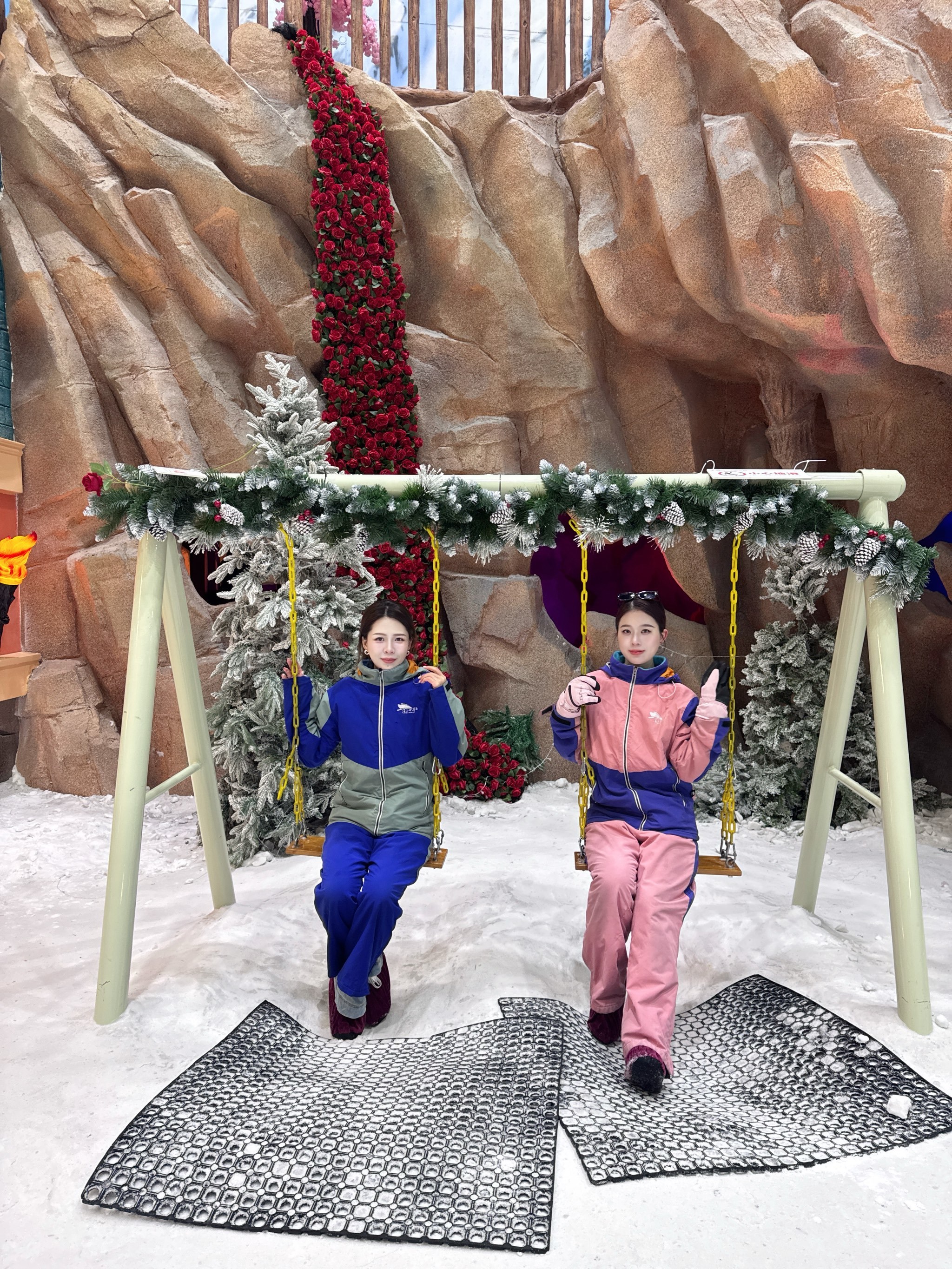 黑龙江伊春刷新“最多人同时溜冰车”吉尼斯世界纪录