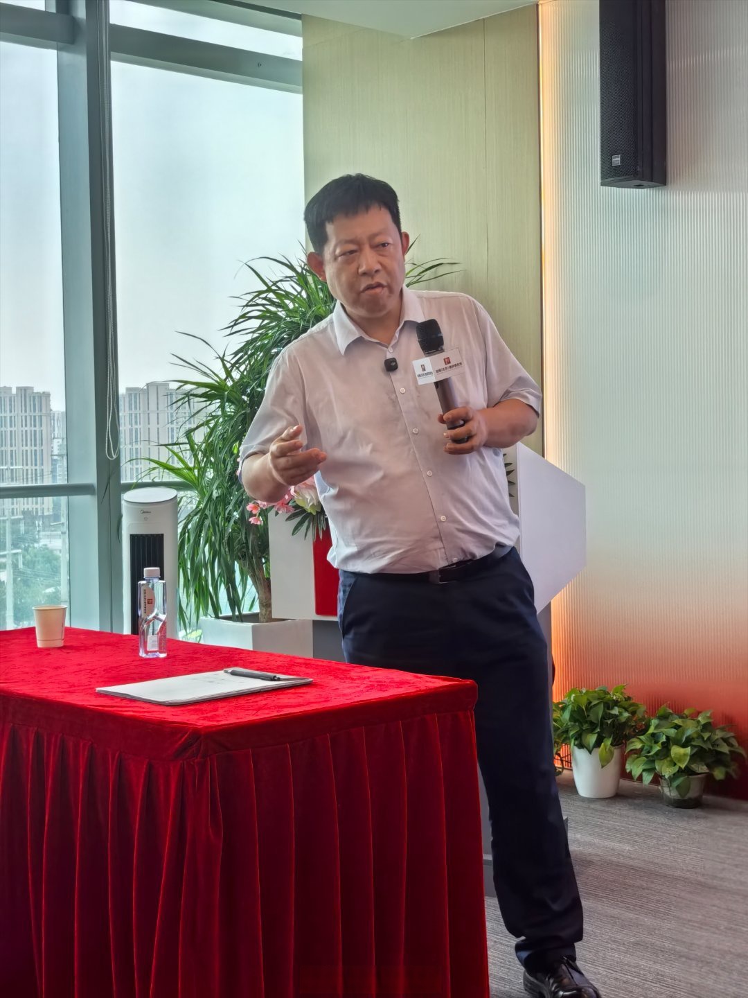 俞敏洪聘请陈行甲为东方甄选总顾问，年薪150万元