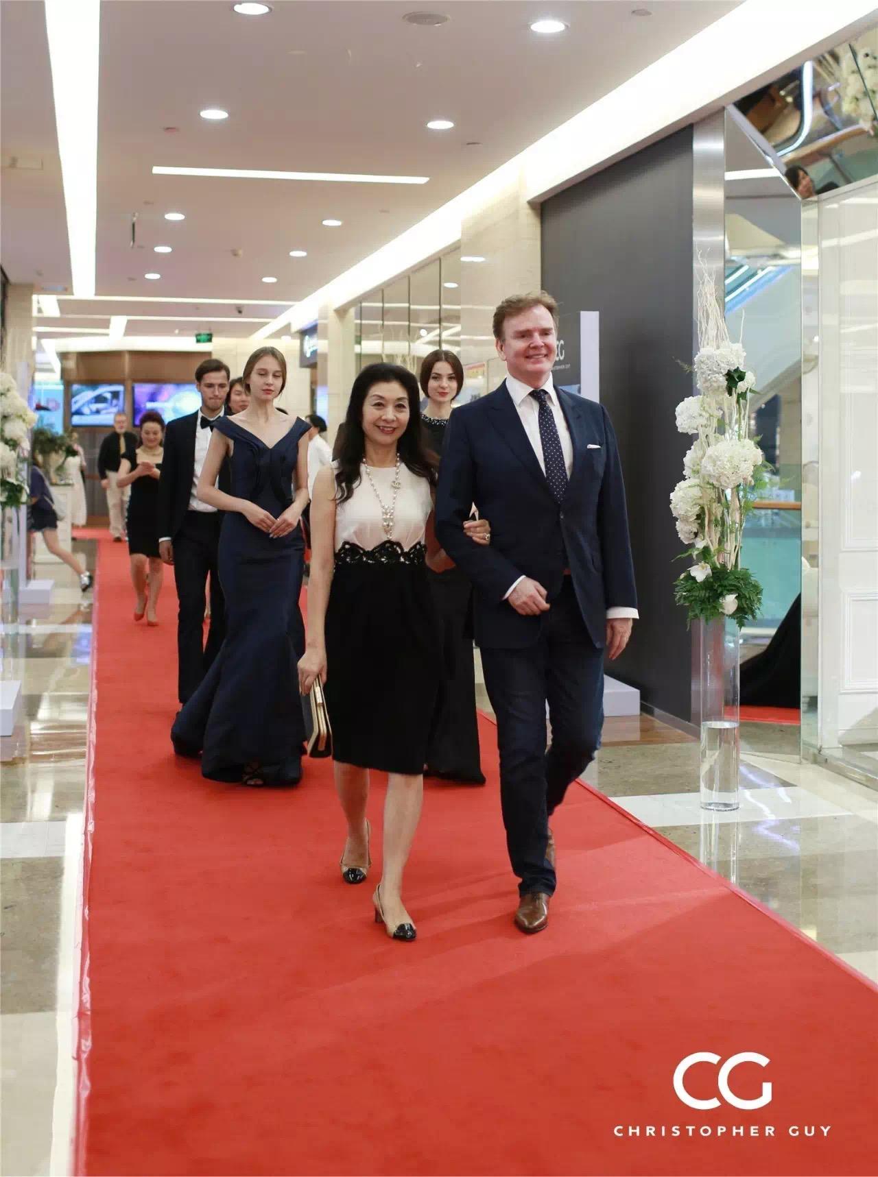 午间公告：富森美董事长刘兵解除留置并变更为责令候查