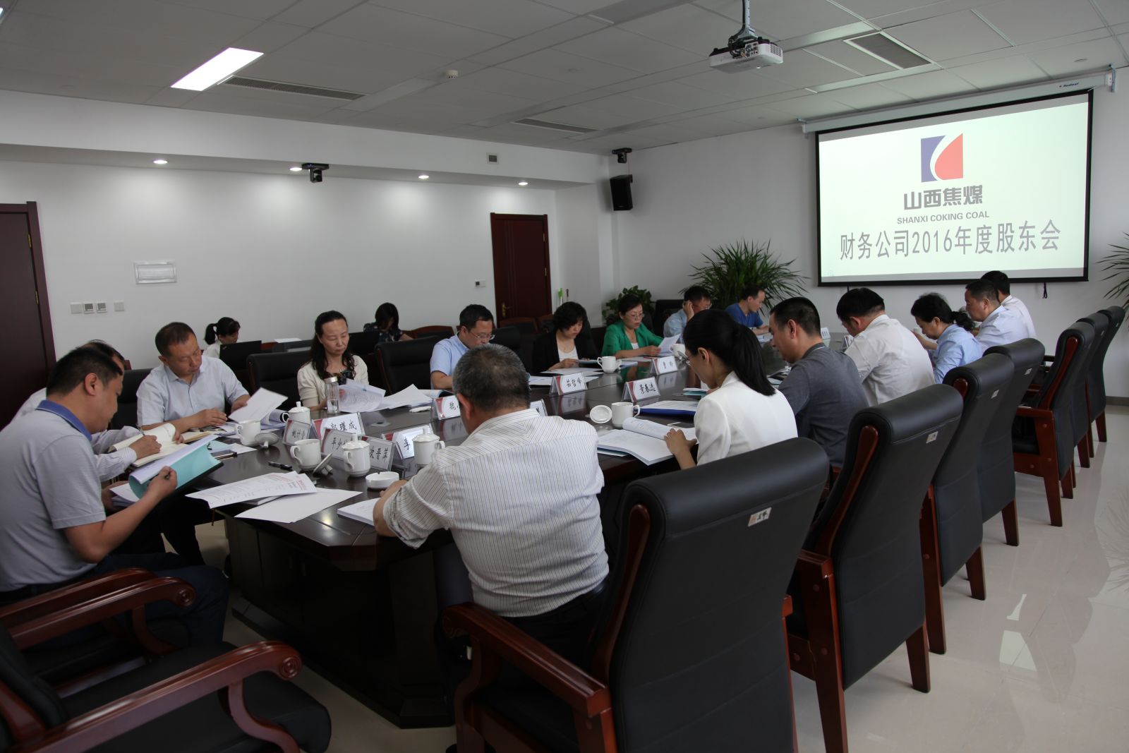 德力佳：1月23日召开董事会会议