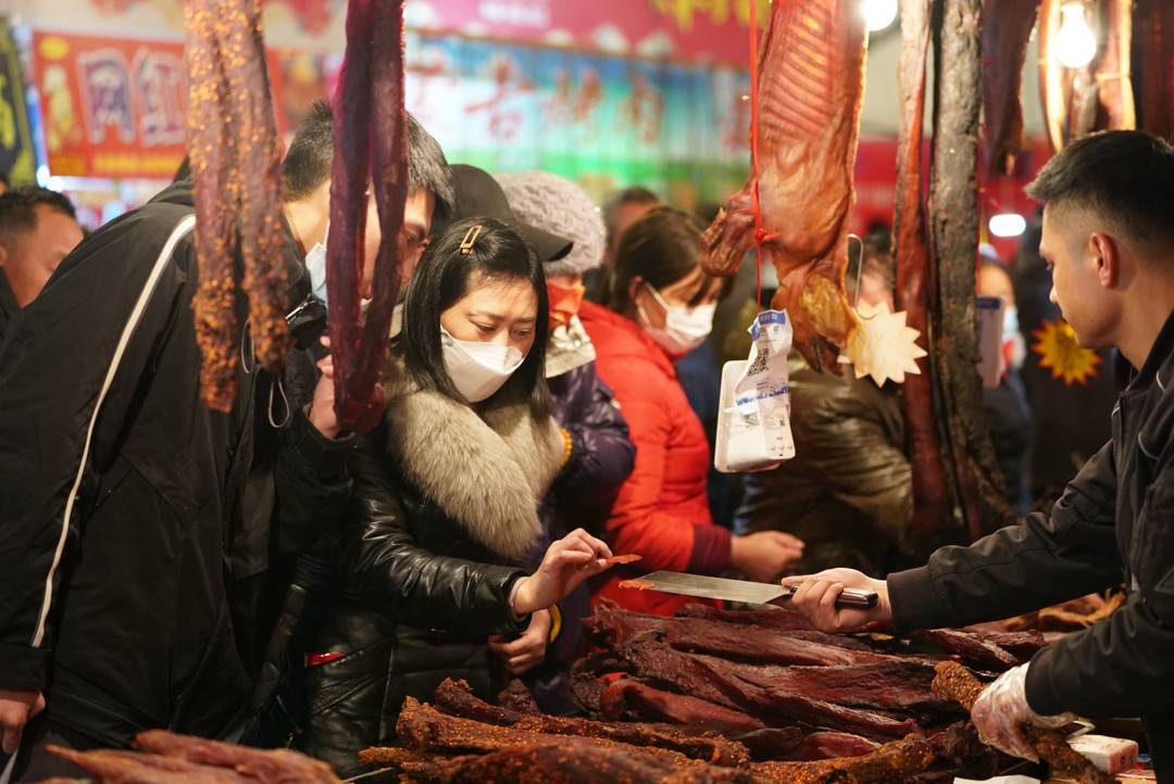 （新春走基层）“Z世代”广西乡村教师肖祖志：回到大山是为了帮助学生翻出大山