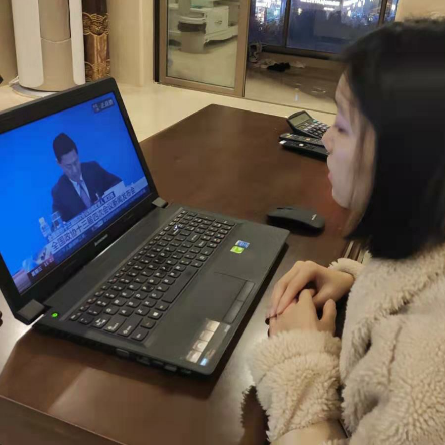 重庆两会热议“人工智能” 代表委员为发展与安全建言