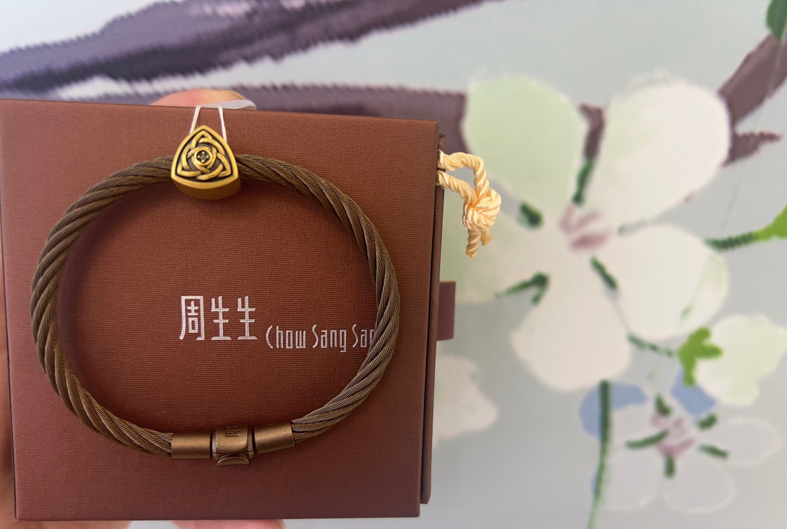 周生生再回应“足金挂坠检出铁”