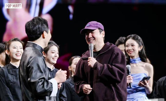 沈腾、李诞到场！泡泡玛特年会上热搜，新产品系列爆火！王宁：LABUBU去年销量超1亿只