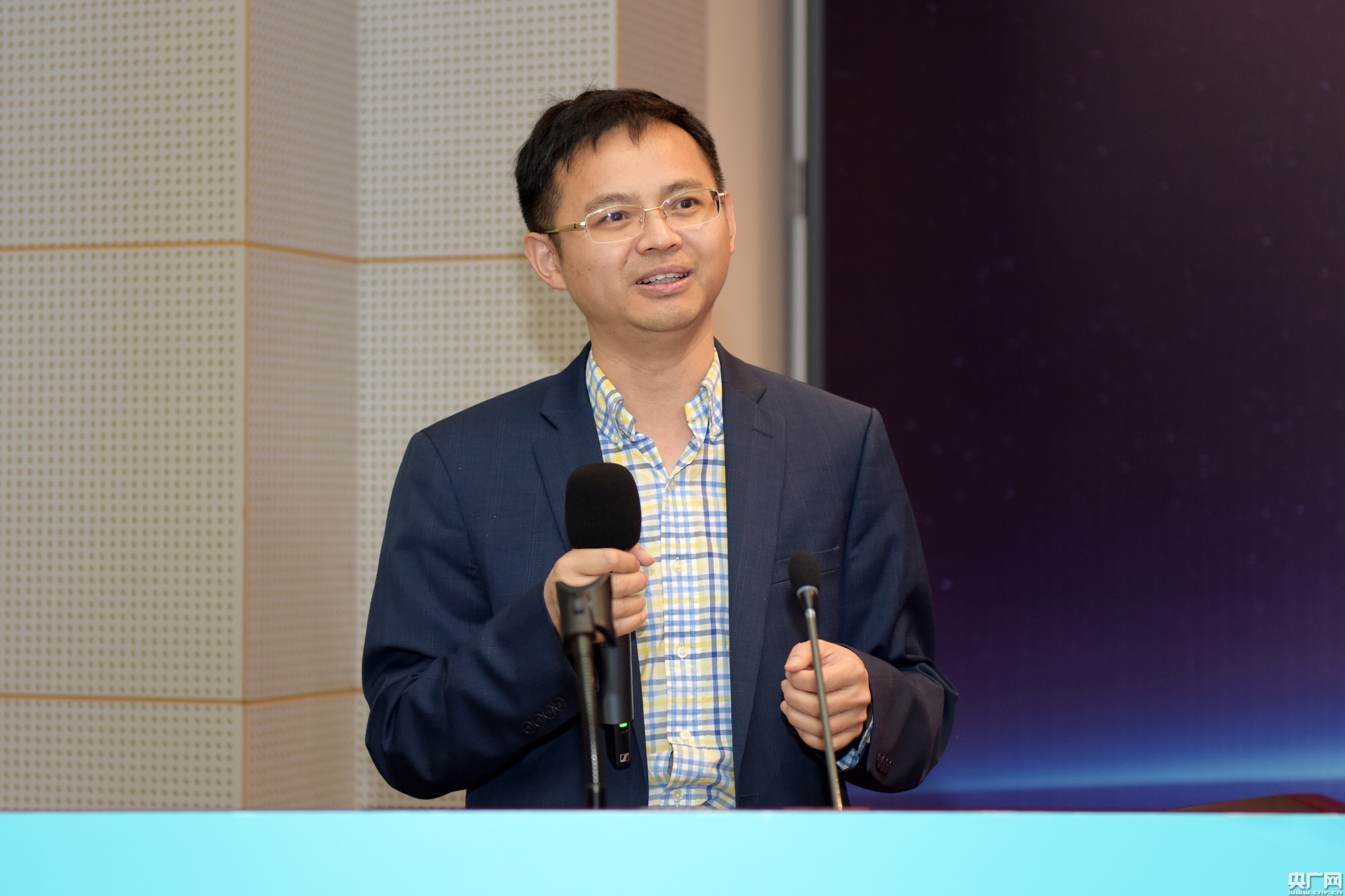 专访丨中国在人工智能领域展现出大规模部署的卓越能力——访瑞士智能工厂负责人戈雷基