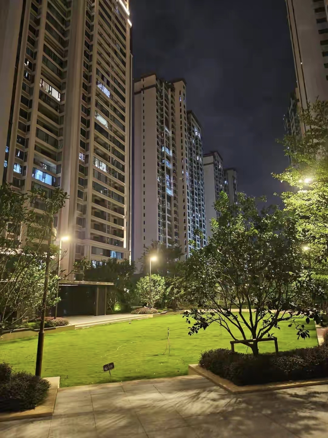 开发商“神操作”：买房送2斤黄金，2年后业主1套房跌了87万元，黄金价值却飙升至112万元！年终奖励送黄金，也流行起来