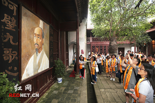 （走进中国乡村）湘北小镇用浮标“钓”起全球市场