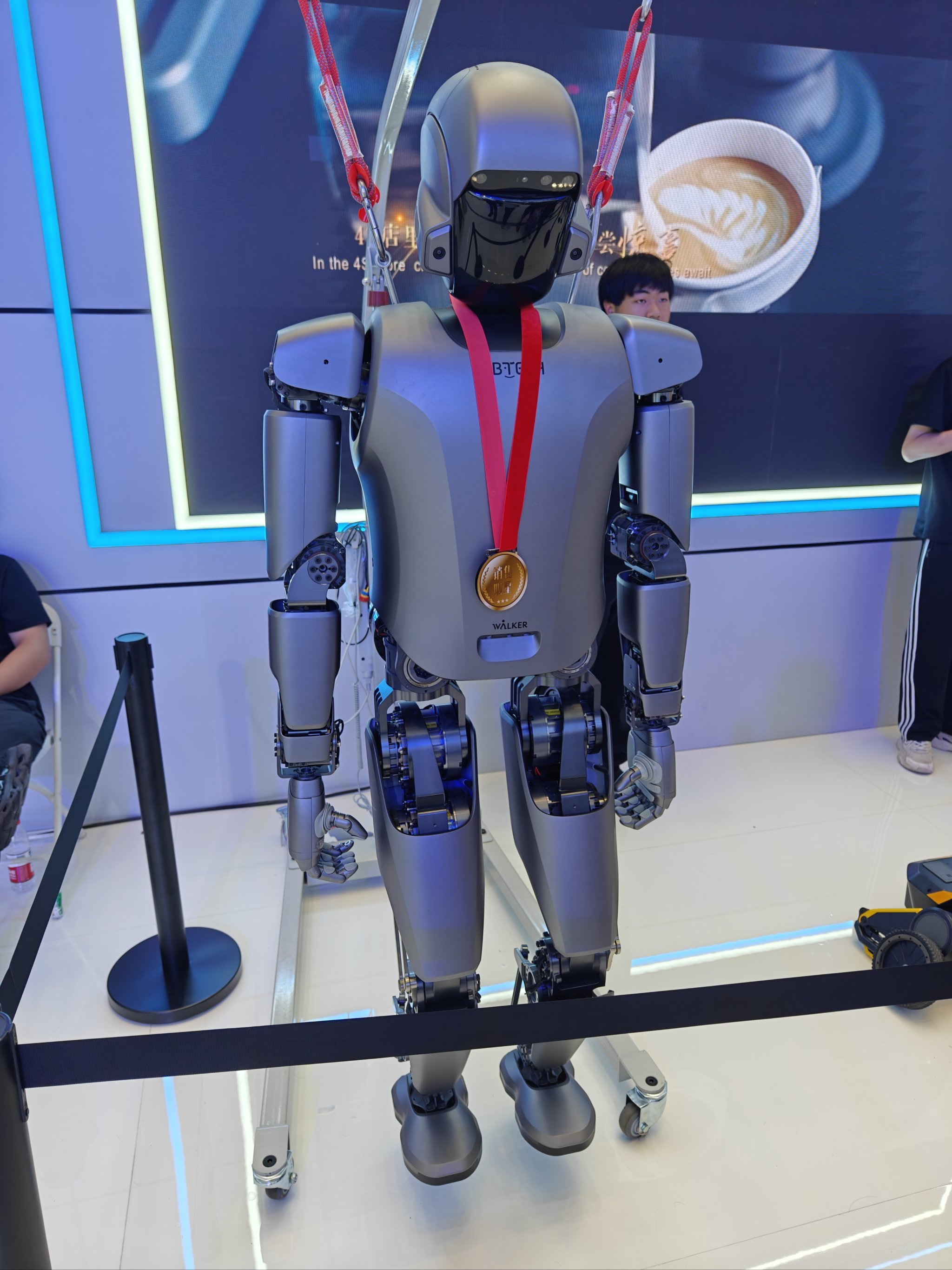 2026-2030年机床行业：人形机器人量产元年，谁是下一个“隐形冠军”?_人保车险   品牌优势——快速了解燃油汽车车险,拥有“如意行”驾乘险，出行更顺畅！