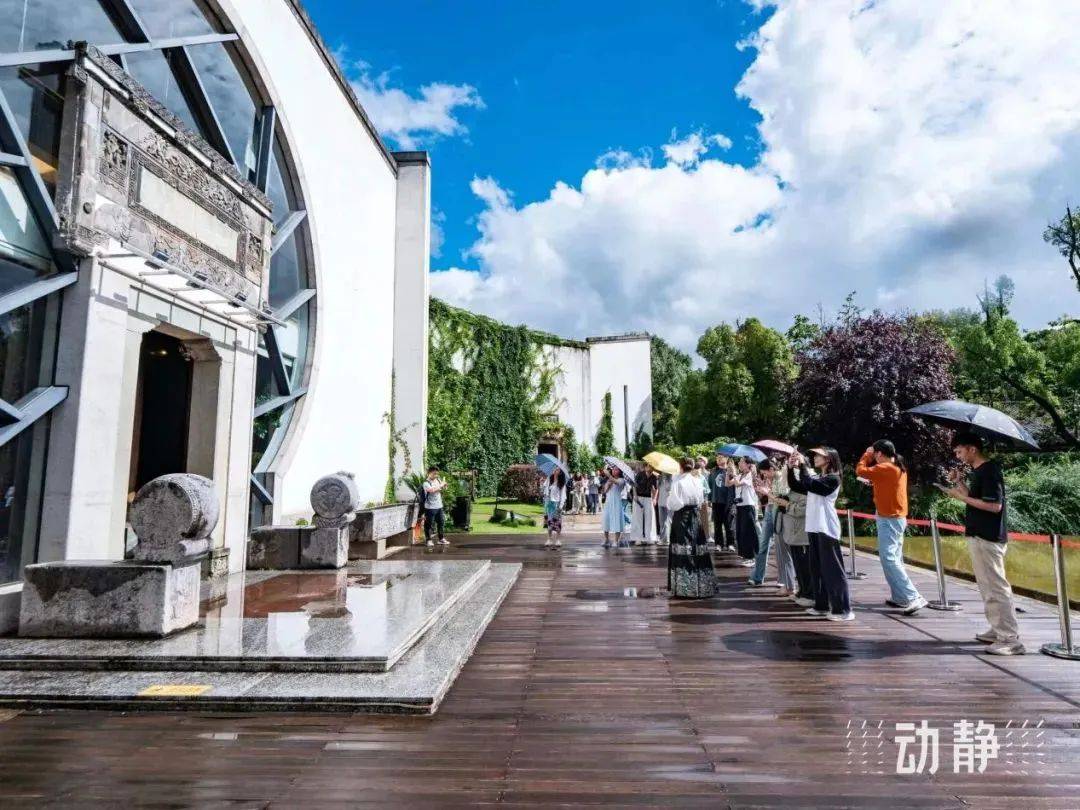 贵州双龙航空港经济区：24小时“不眨眼”，为新春“团圆酒”保驾护航丨新春走基层