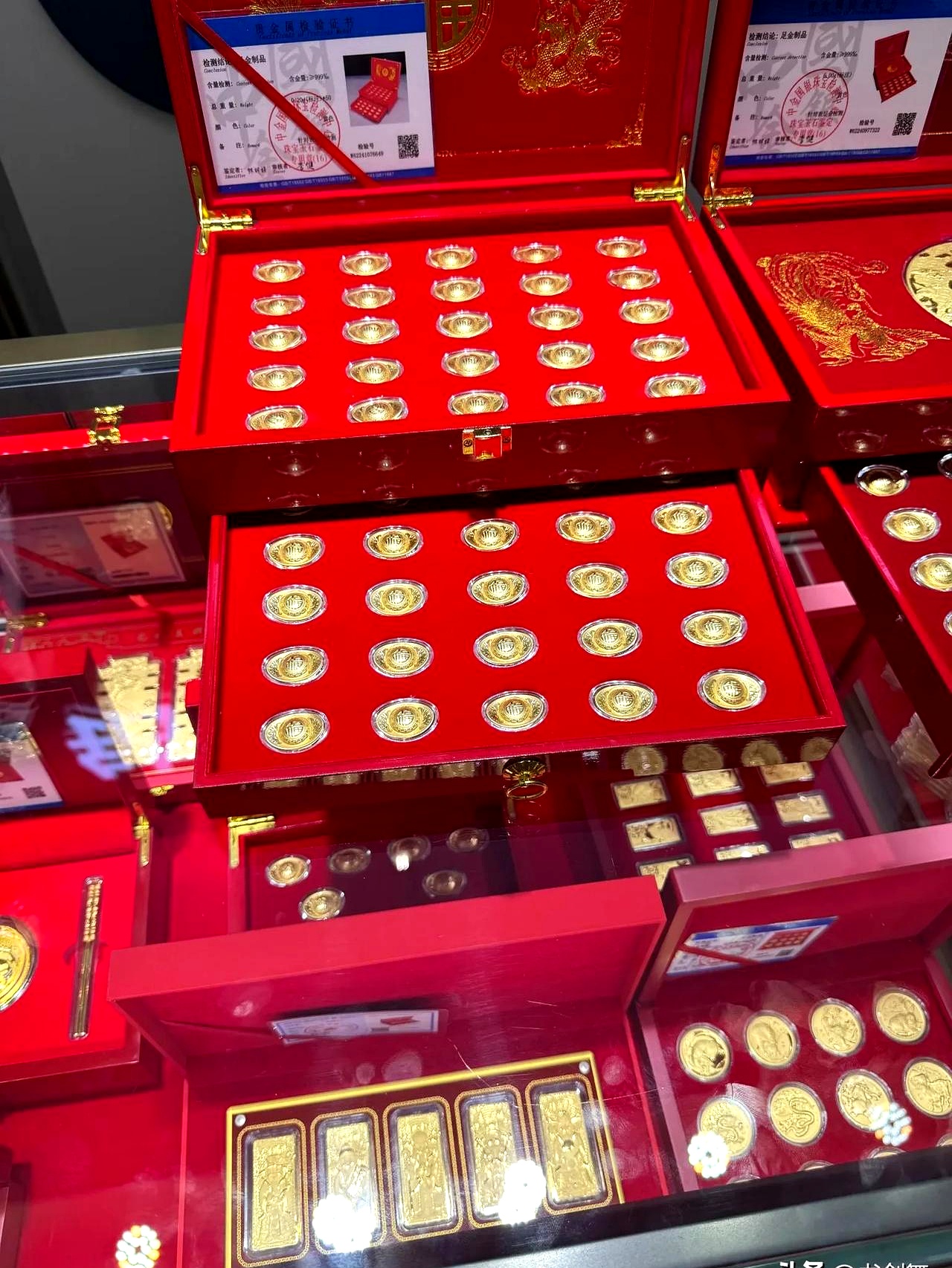 特写：金价高位震荡 深圳水贝市场春节“不打烊”