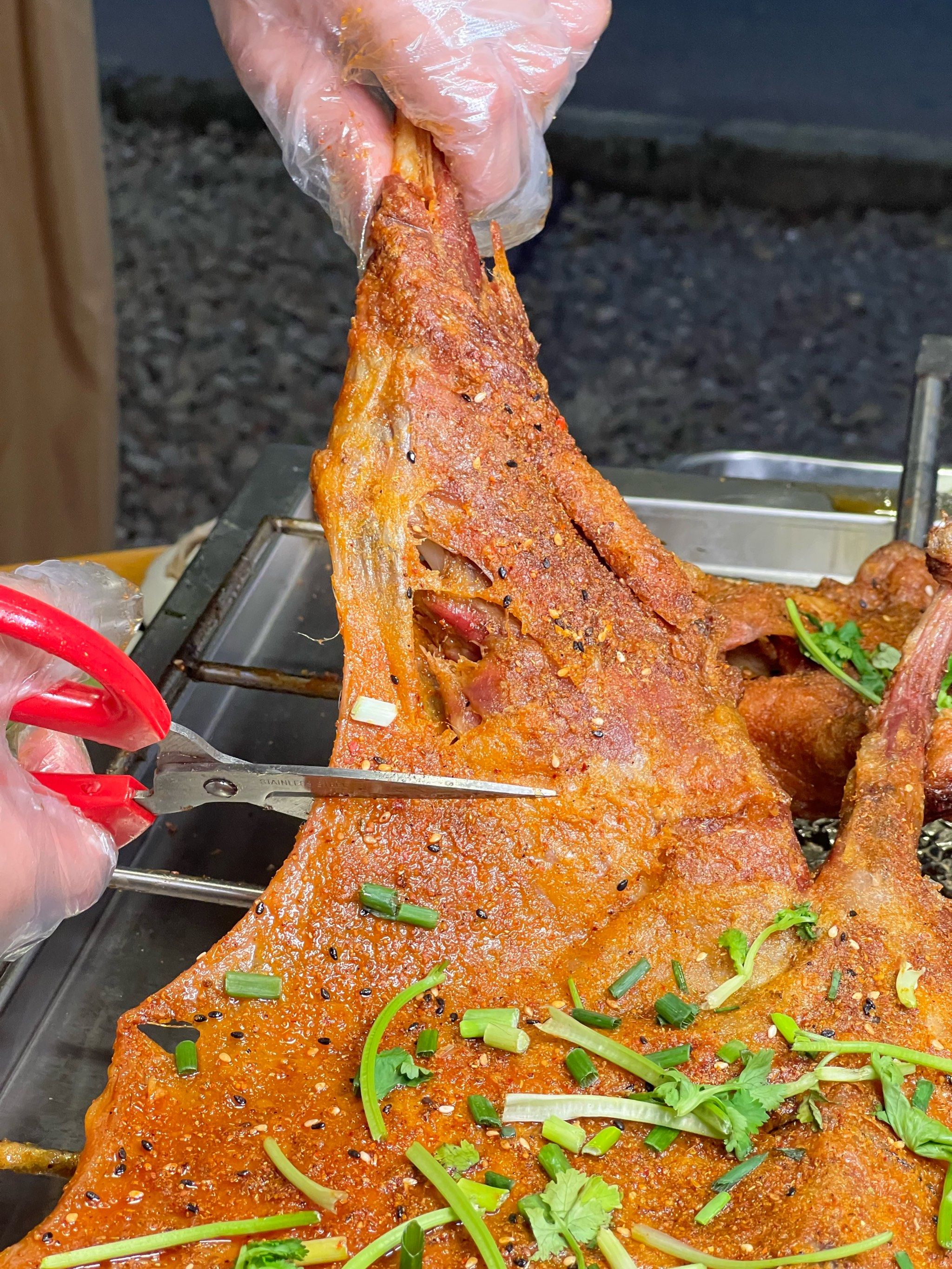 1188元套餐36斤活羊烤完只剩6.9斤，商家称“与羊是否爱运动有关”！重庆通报：该商家曾非正常持续给羊投喂饲料和水，虚增活羊重量