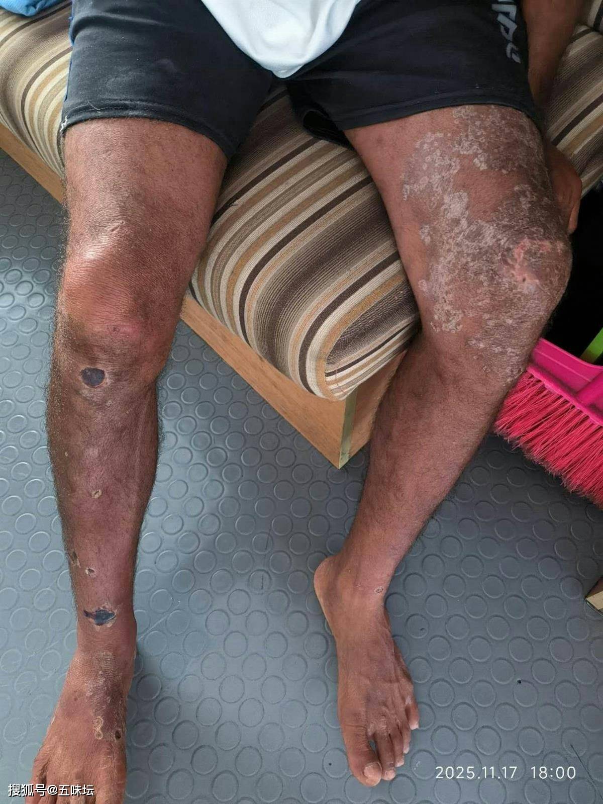 辽宁大连：一货船船体断裂进水 8名遇险船员全部获救