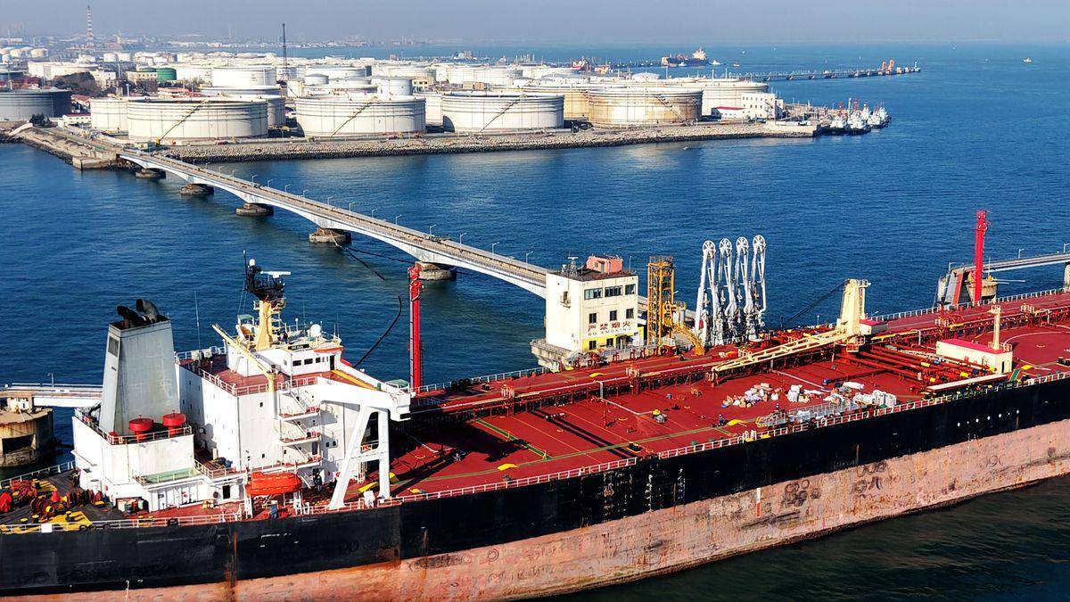 (财经天下)霍尔木兹海峡航道受阻 战事情况影响油价后市