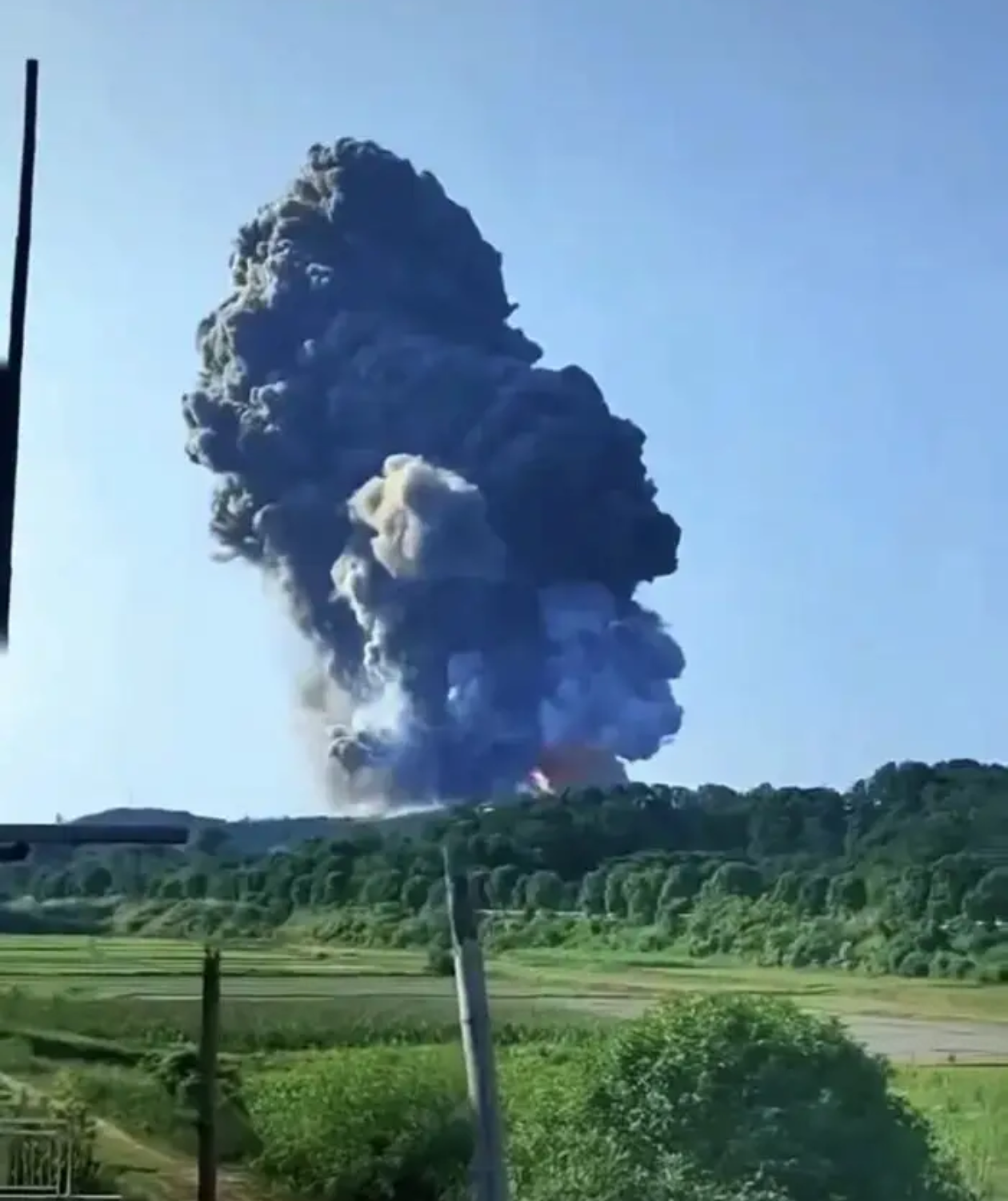 突发！伊朗伊斯法罕核设施和空军基地附近传出巨大爆炸声