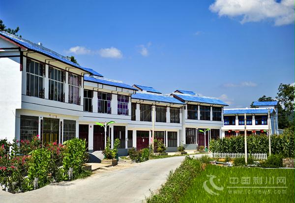 （全国两会）李广丽代表：突破龙山村地理限制 带领村民走特色发展之路