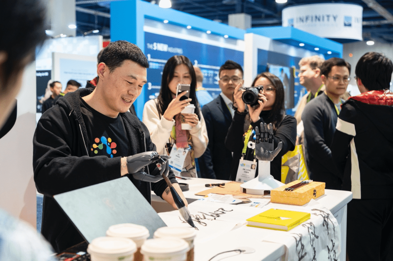 盈康生命：旗下脑疾病精准诊疗基地挂牌 未来将推进无创脑机接口项目临床落地