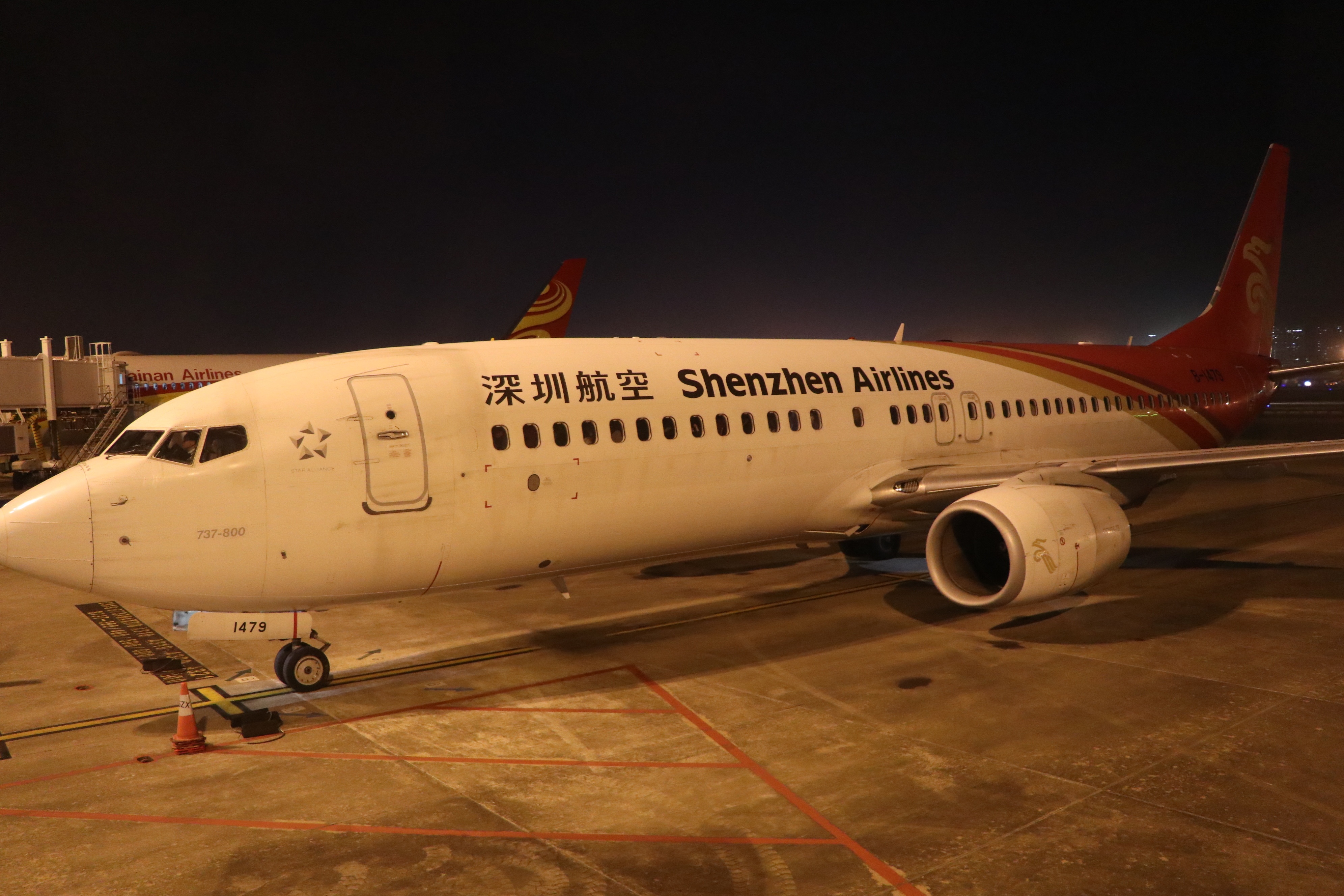 深圳机场迎接迪拜复航首批抵深同胞