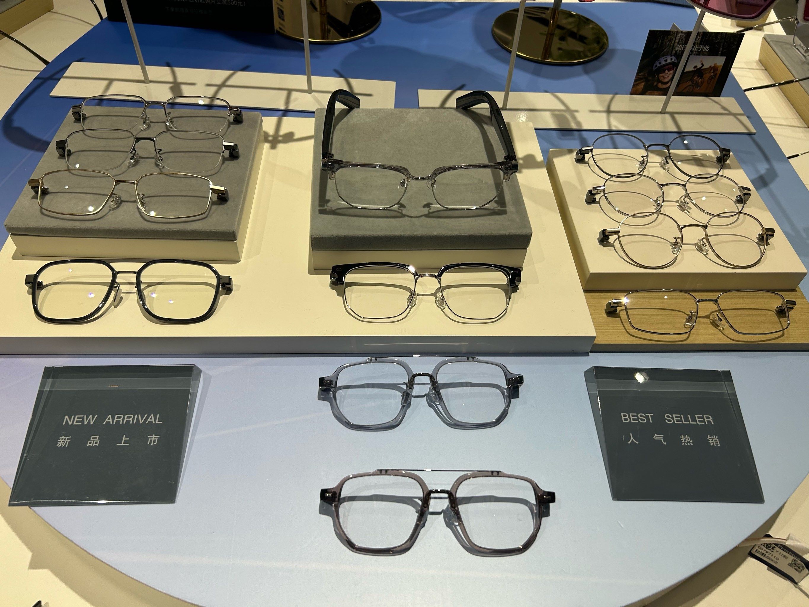 智能眼镜本地生活应用上线 雷鸟联合高德发布AR扫街榜