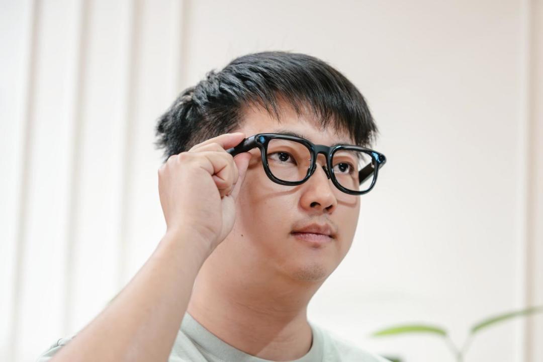 智能眼镜本地生活应用上线 雷鸟联合高德发布AR扫街榜