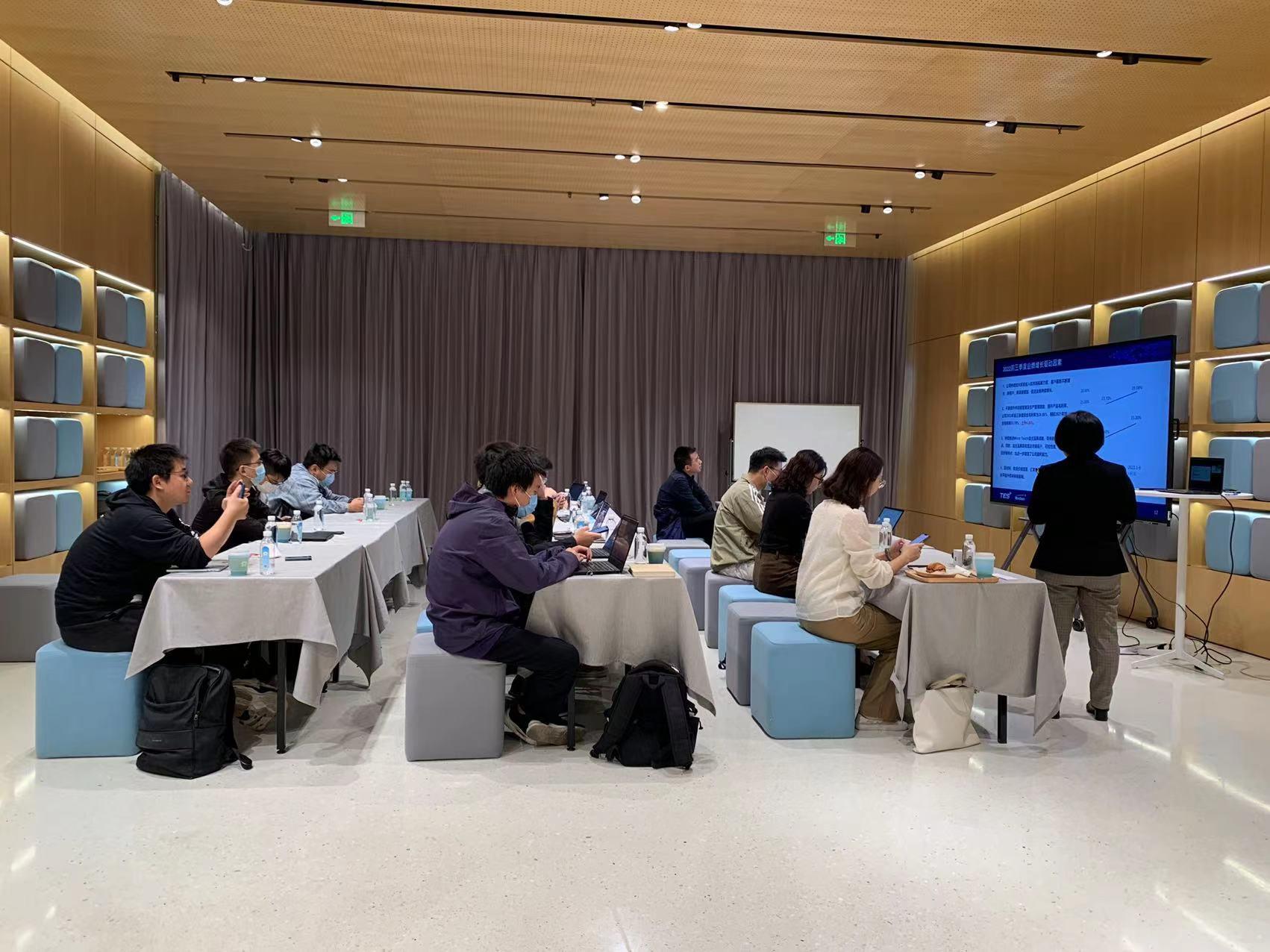 宸展光电：3月17日召开董事会会议