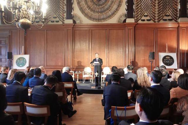 中国贸促会会长任鸿斌会见普华永道全球主席康慕德