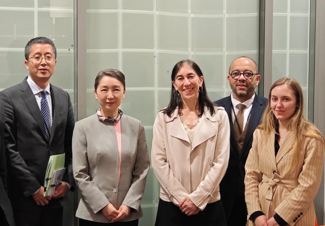 外交部领事司司长龙舟会见俄罗斯驻广州总领事捷普洛夫