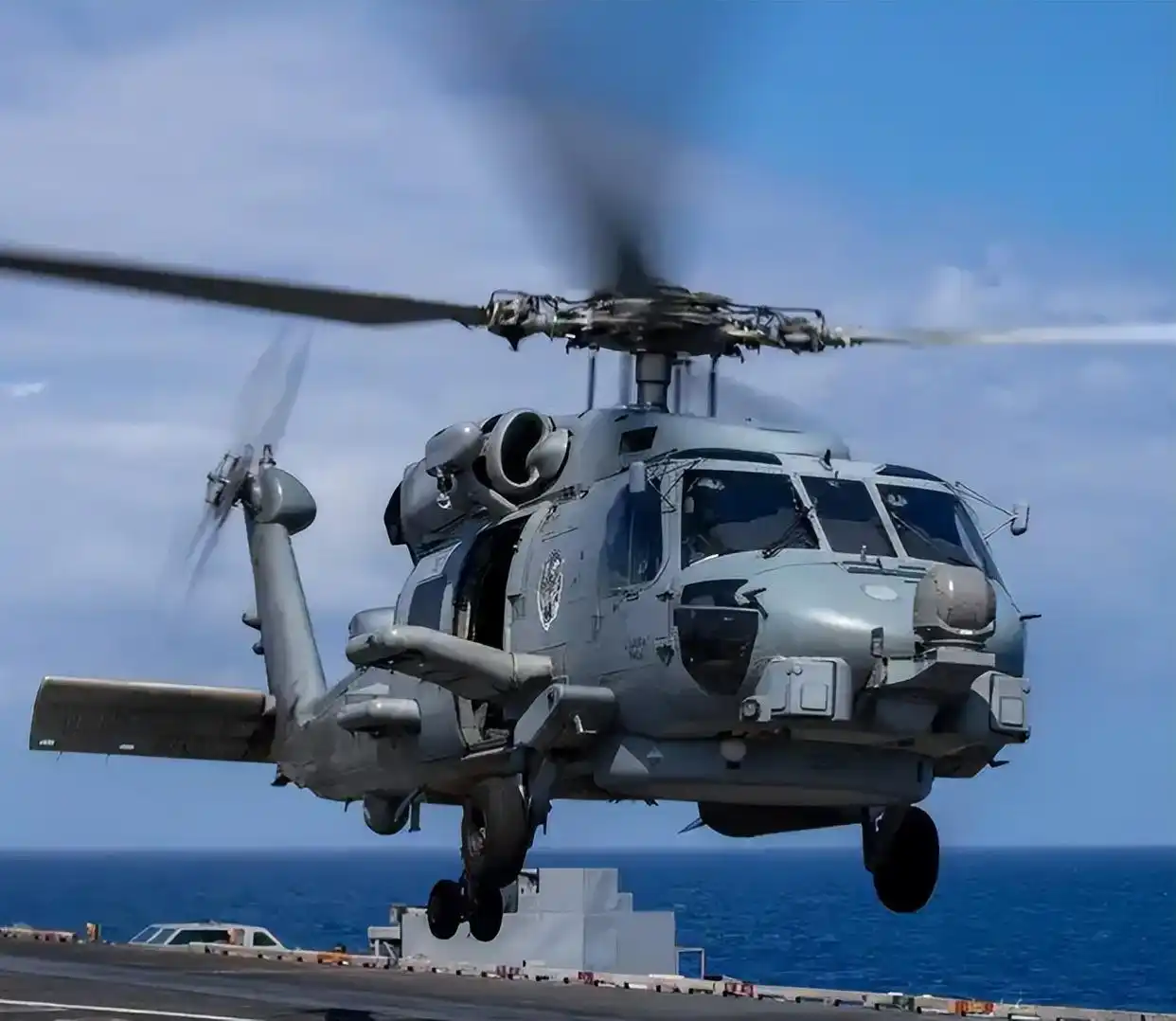 地面战要来了？美军2艘“准航母”载数千士兵增援，第82空降师已待命！特朗普38年前就提出夺取哈尔克岛，伊朗：已准备好俘虏美军