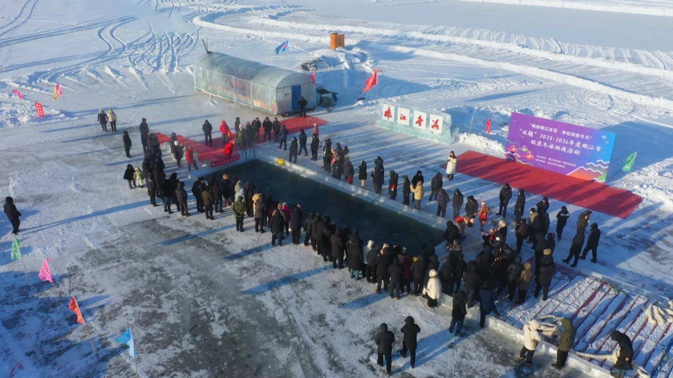 漠河再现红绿极光 大批游客春日踏雪追光