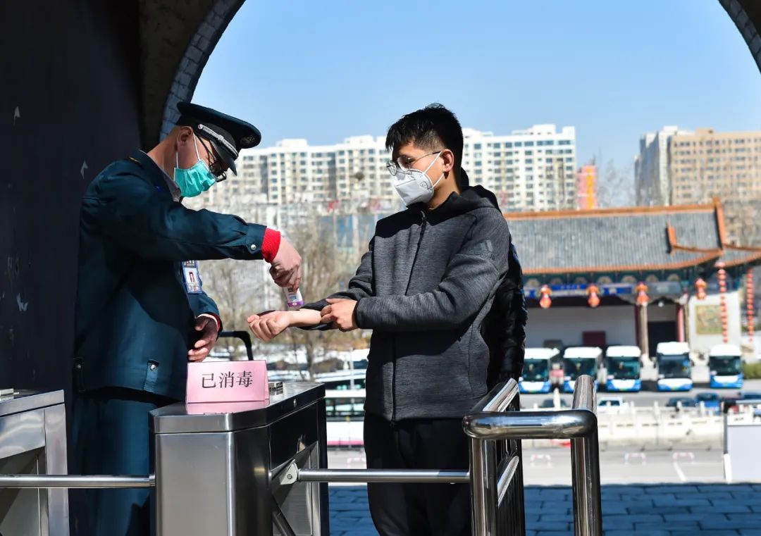 线上拼手速 线下可“捡漏” 新一轮储蓄国债认购再现火爆场面