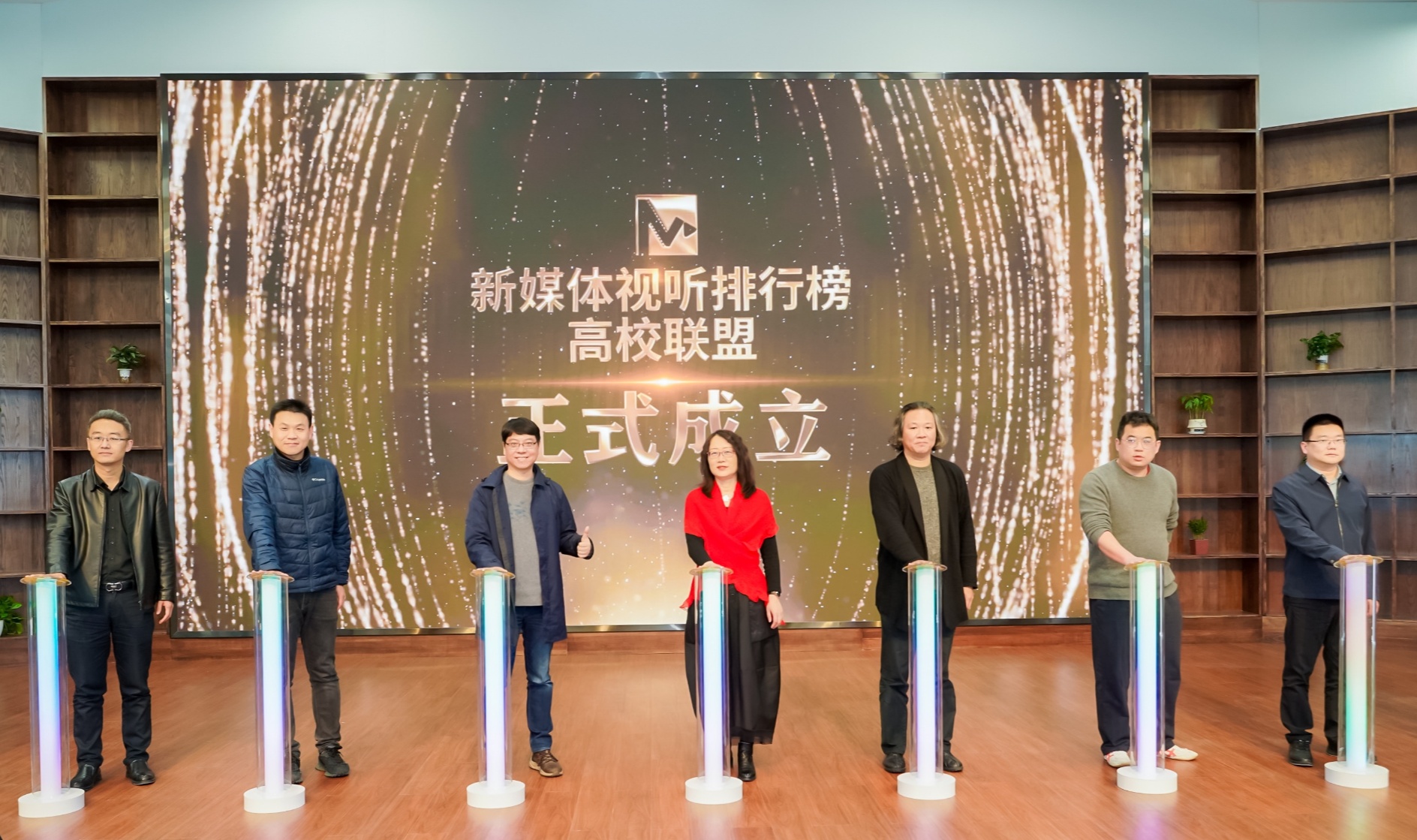2026网络剧产业:从“流量博弈”到“意义锚定”的范式迁移_人保服务,人保护你周全