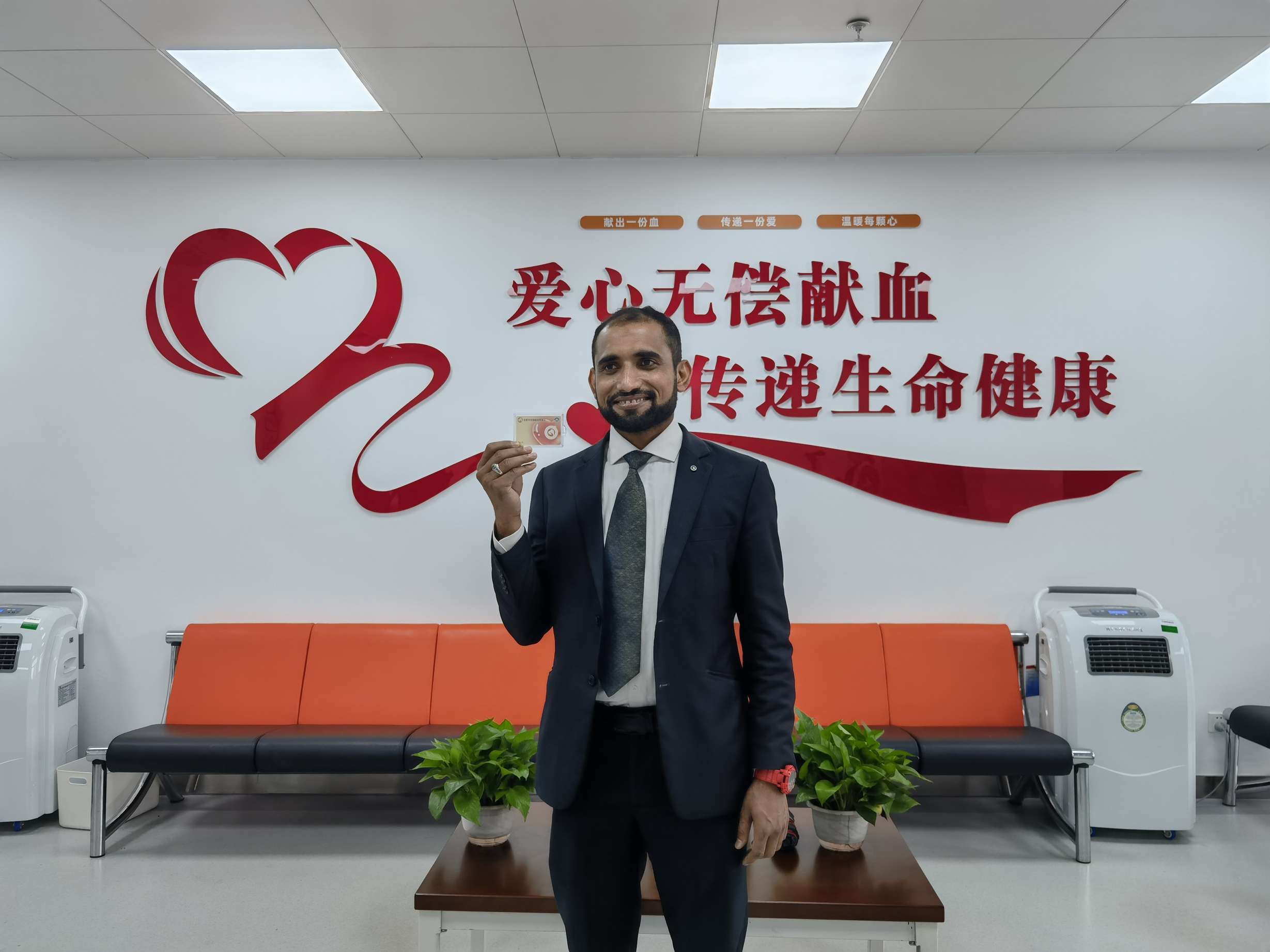 新华社快讯：中国载人航天工程首批外籍航天员选拔工作结束，2名巴基斯坦籍候选对象穆罕默德·齐尚·阿里和胡拉姆·达乌德最终入选