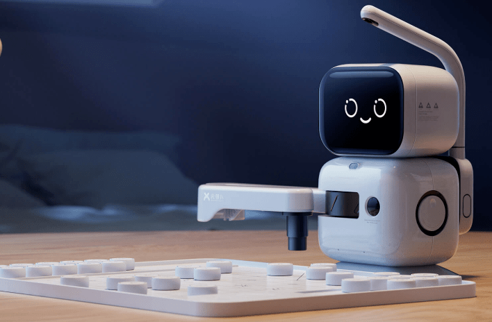 探店1天｜筋膜枪售罄、2688元下棋机器人是爆款！银发商店都卖啥？