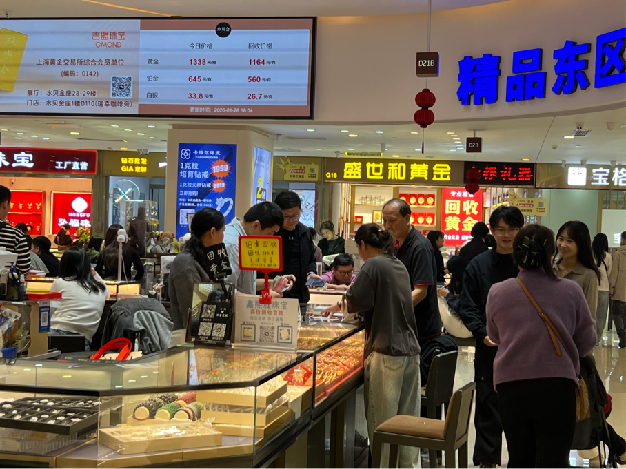 深圳水贝人气旺！实探五一假期黄金消费市场